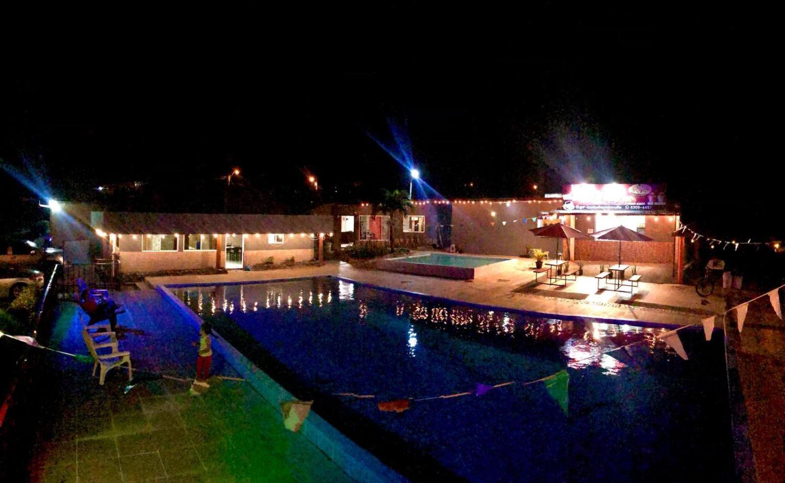 Isabella Hostel And Pool Alto Boquete エクステリア 写真